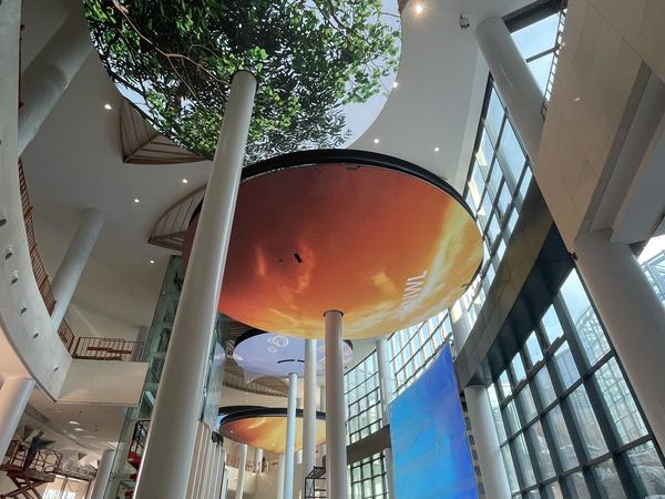 Màn hình LED hình cầu tại sảnh Nhà trưng bày Hồ Lương Tử