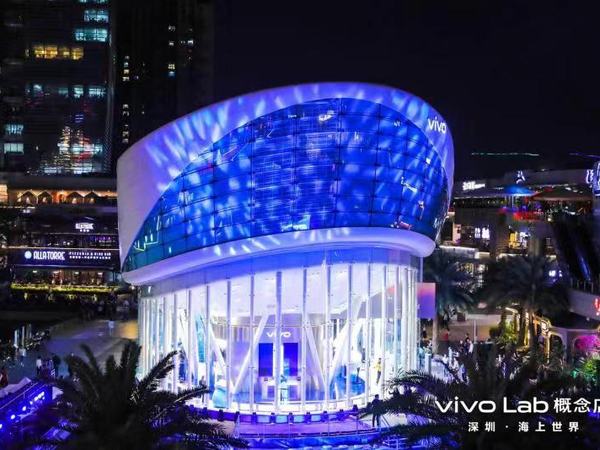 Mặt tiền cửa hàng ý tưởng vivo-lab với màn hình LED